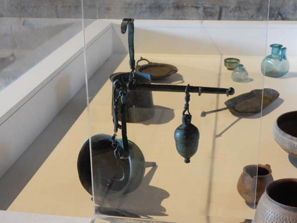 I.14.12, Pompeii. May 2018. Room 13, display items. Photo courtesy of Buzz Ferebee