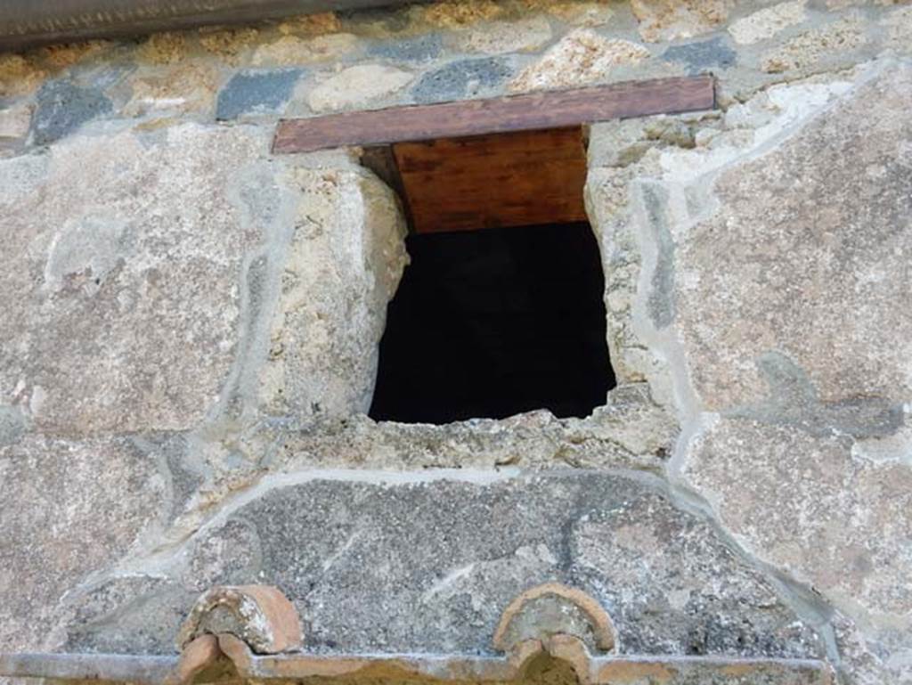 I.14.12, Pompeii. May 2018. Upper exterior of window to room 2. Photo courtesy of Buzz Ferebee