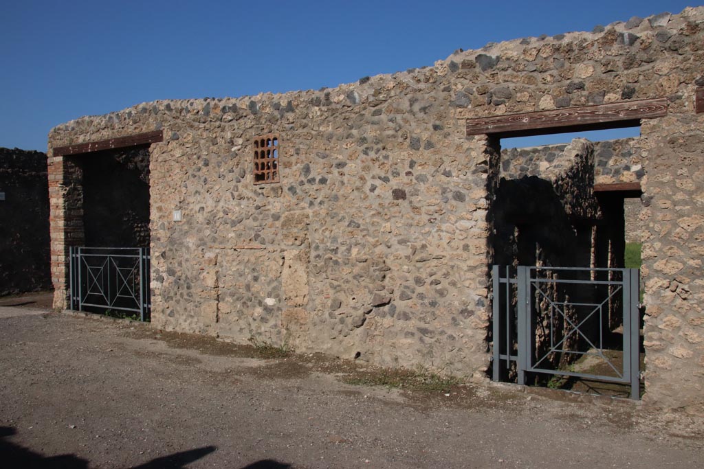 I.14.11, on left, and I.14.12, on right, Pompeii. October 2022. Looking towards entrance doorways. Photo courtesy of Klaus Heese