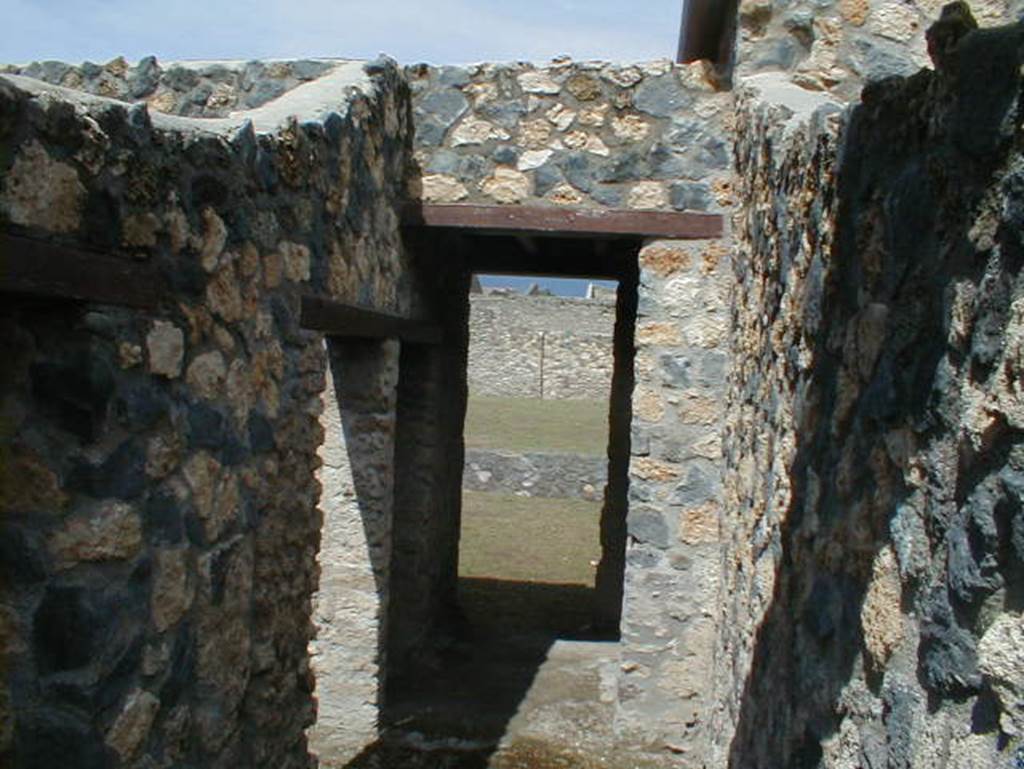 I.14.12 Pompeii. September  2004. Looking north from fauces to garden area.