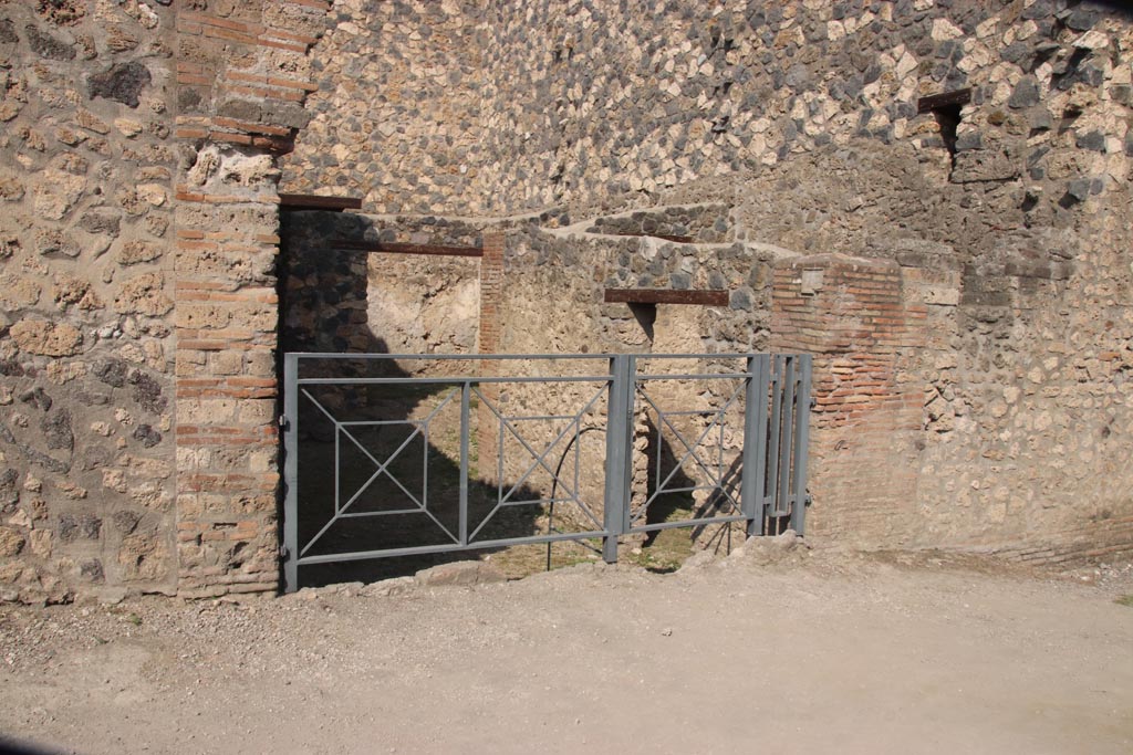 I.14.14 Pompeii. December 2018. Looking north to entrance doorway. Photo courtesy of Aude Durand