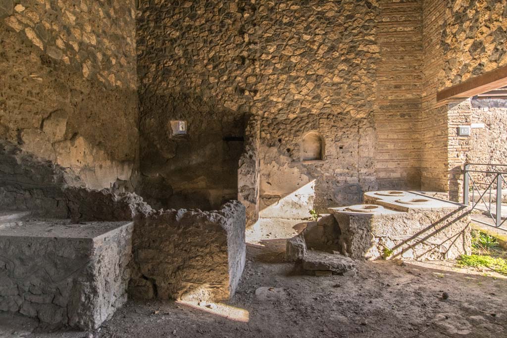 I.14.15 Pompeii. January 2019. Looking towards east side of interior. Photo courtesy of Johannes Eber.