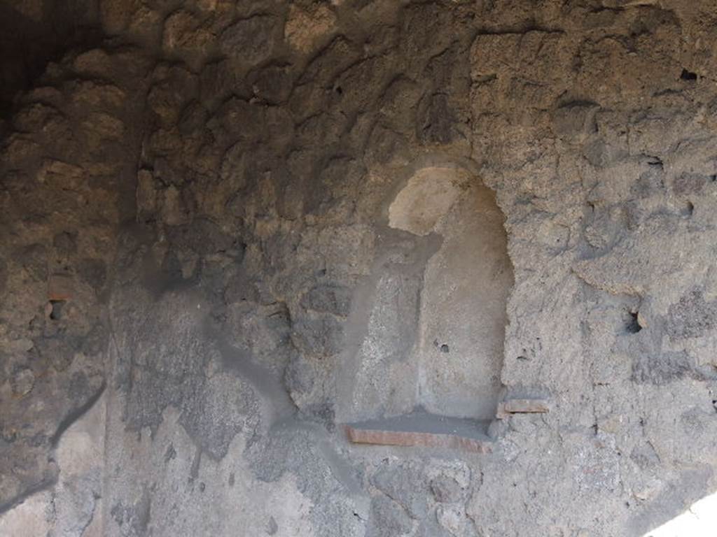 I.14.15 Pompeii.  December 2006. Niche in east wall of bar area.