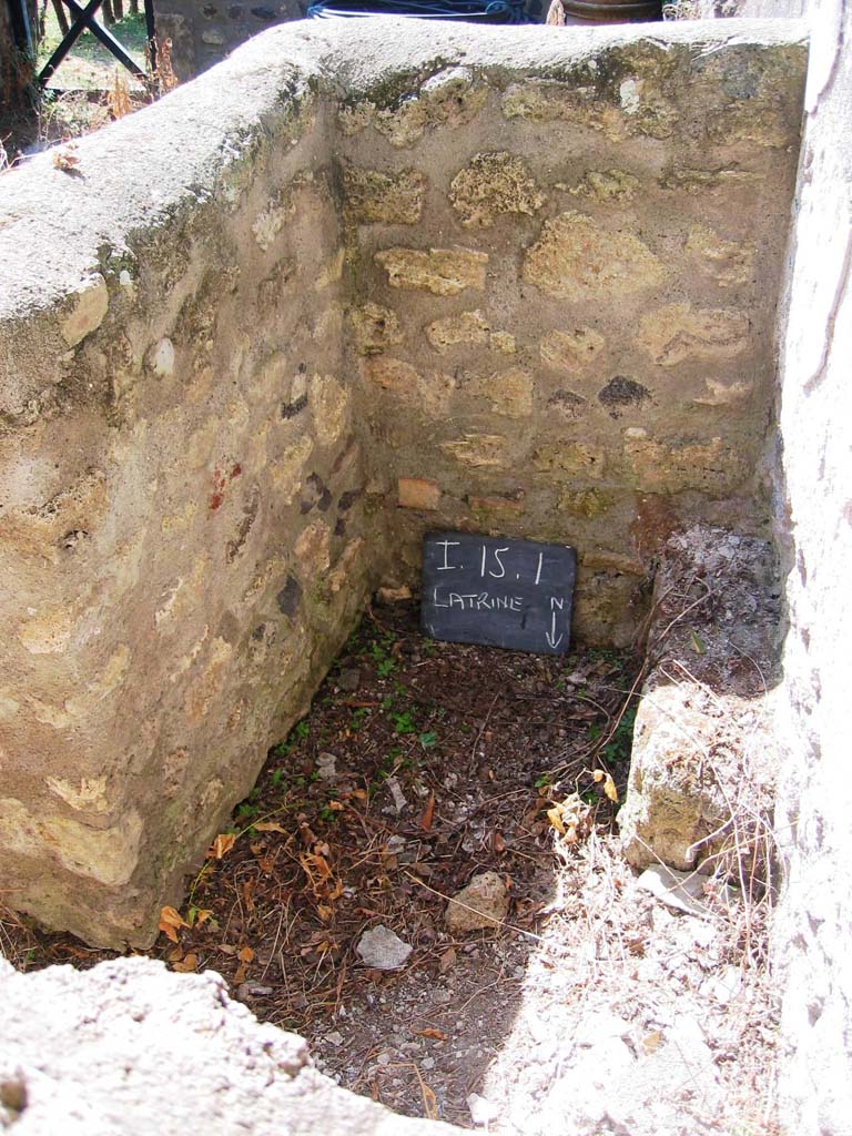 I.15.1 Pompeii. July 2008. 
Looking south in latrine at rear of property. Photo courtesy of Barry Hobson.
