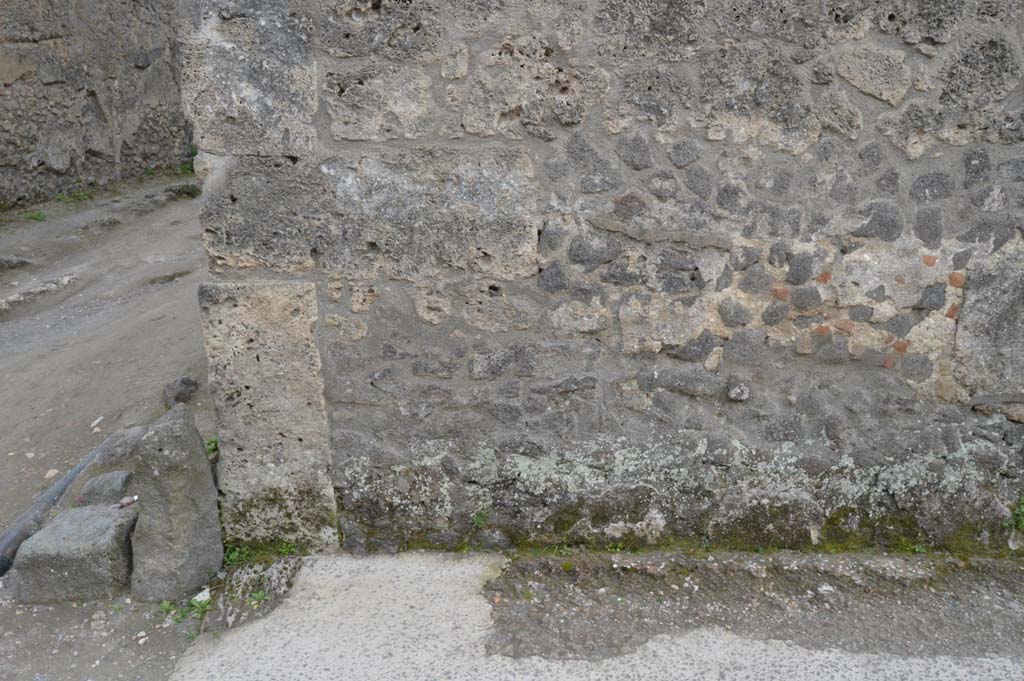 I.15.1 Pompeii. March 2019. Looking south to wall at east end of Insula on Via di Castricio.
Foto Taylor Lauritsen, ERC Grant 681269 DÉCOR.

