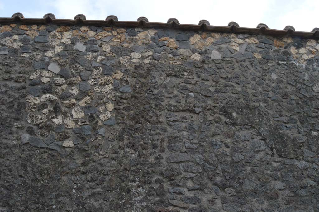 I.15.1 Pompeii. March 2019. Detail of consolidation/restoration on upper front façade.
Foto Taylor Lauritsen, ERC Grant 681269 DÉCOR.

