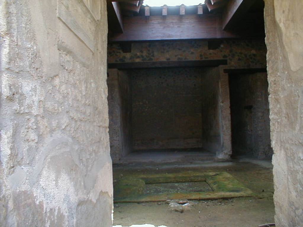 I.15.1 House.  Atrium with impluvium and tablinum.