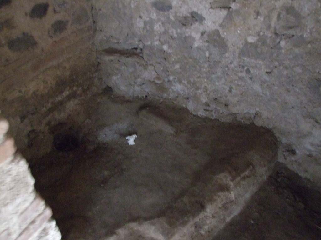 I.15.3 Pompeii. December 2007. Room 9. Latrine.