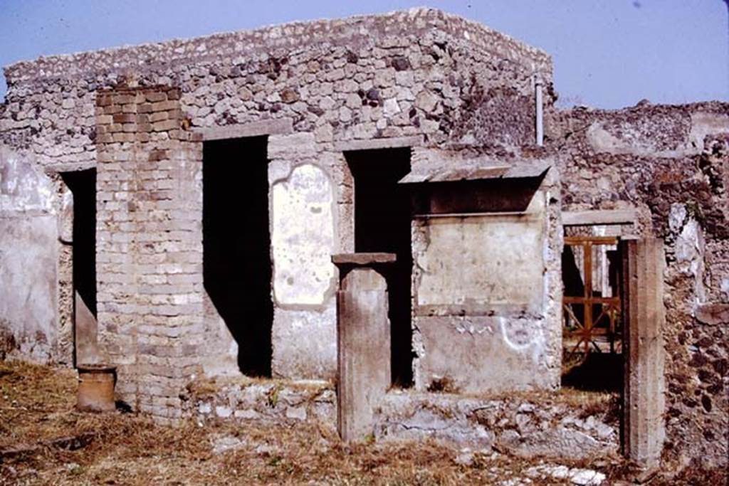 I.15.3 Pompeii. 1972. Looking towards north-west corner of peristyle 13. Photo by Stanley A. Jashemski. 
Source: The Wilhelmina and Stanley A. Jashemski archive in the University of Maryland Library, Special Collections (See collection page) and made available under the Creative Commons Attribution-Non Commercial License v.4. See Licence and use details. J72f0590

