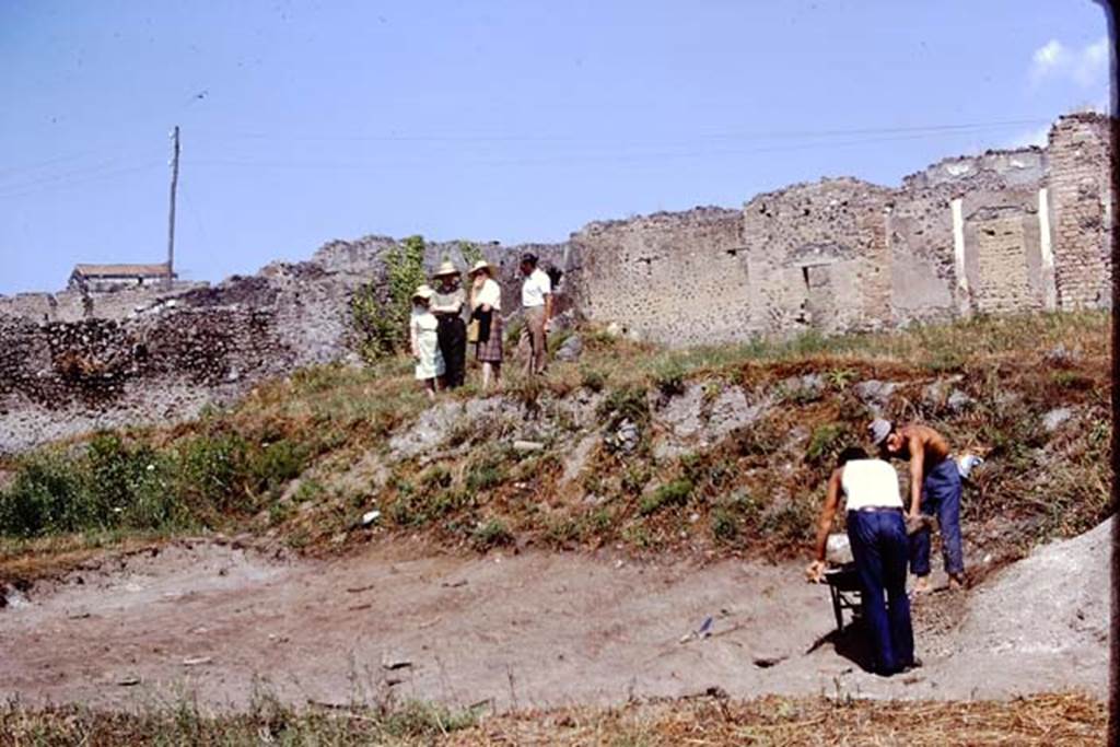 I.15.3 Pompeii. 1972. Looking north-west. Photo by Stanley A. Jashemski. 
Source: The Wilhelmina and Stanley A. Jashemski archive in the University of Maryland Library, Special Collections (See collection page) and made available under the Creative Commons Attribution-Non Commercial License v.4. See Licence and use details. J72f0230
