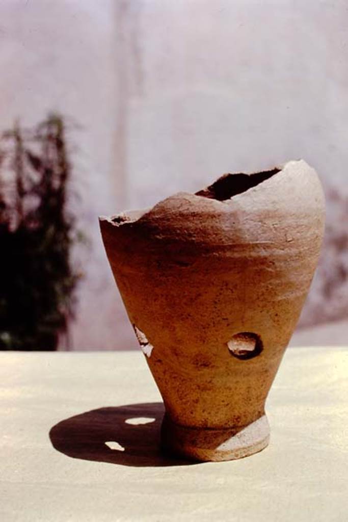 I.15.3 Pompeii, 1973. Detail of terracotta pot. Photo by Stanley A. Jashemski. 
Source: The Wilhelmina and Stanley A. Jashemski archive in the University of Maryland Library, Special Collections (See collection page) and made available under the Creative Commons Attribution-Non Commercial License v.4. See Licence and use details. J73f0189
