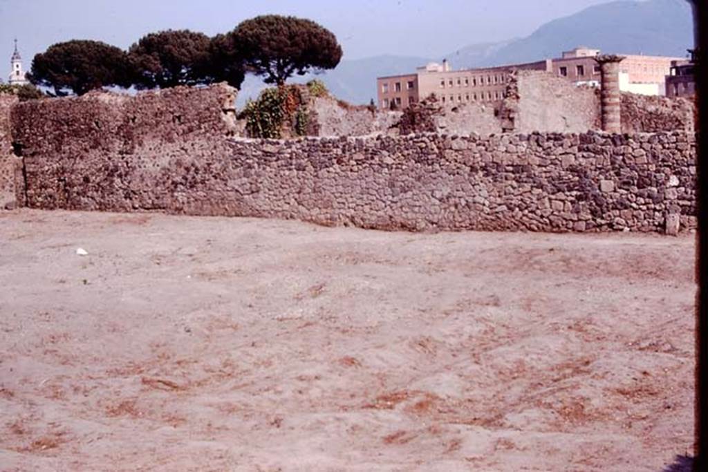 I.15.3 Pompeii. 1974. Looking towards south wall. Photo by Stanley A. Jashemski.   
Source: The Wilhelmina and Stanley A. Jashemski archive in the University of Maryland Library, Special Collections (See collection page) and made available under the Creative Commons Attribution-Non Commercial License v.4. See Licence and use details. J74f0517
