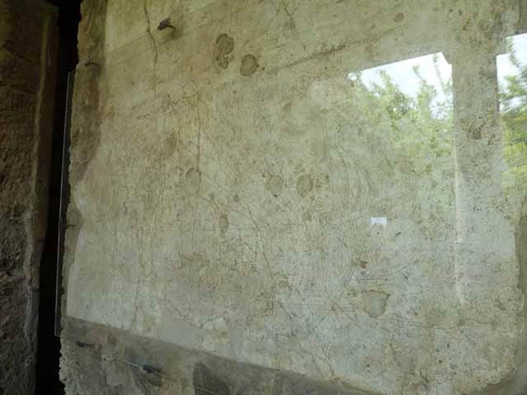 I.15.3 Pompeii. May 2010. North wall of portico 10. The outline of a ship is just visible with careful study.