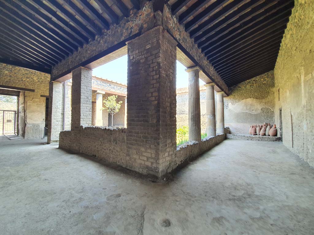 I.15.3 Pompeii. July 2021. Looking north-east across peristyle, from west side.
Foto Annette Haug, ERC Grant 681269 DÉCOR.

