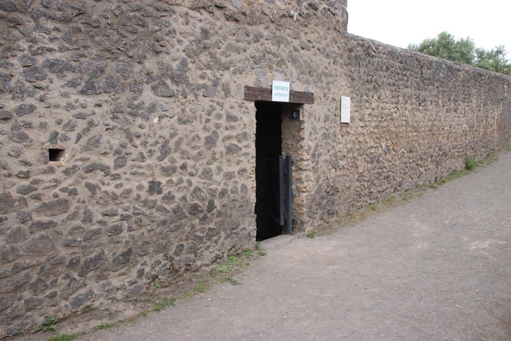 I.15.6 Pompeii. May 2024. Entrance doorway in west wall of Vicolo della Nave Europa. Photo courtesy of Klaus Heese.