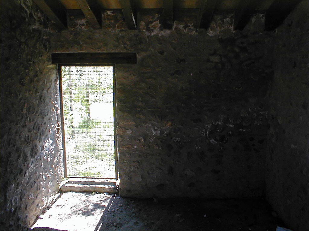 I.15.6 Pompeii. May 2005. Looking west from entrance doorway, towards doorway to fruit garden.