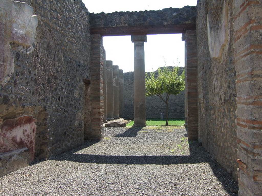 I.16.1a Pompeii. September 2005. Looking south from entrance.