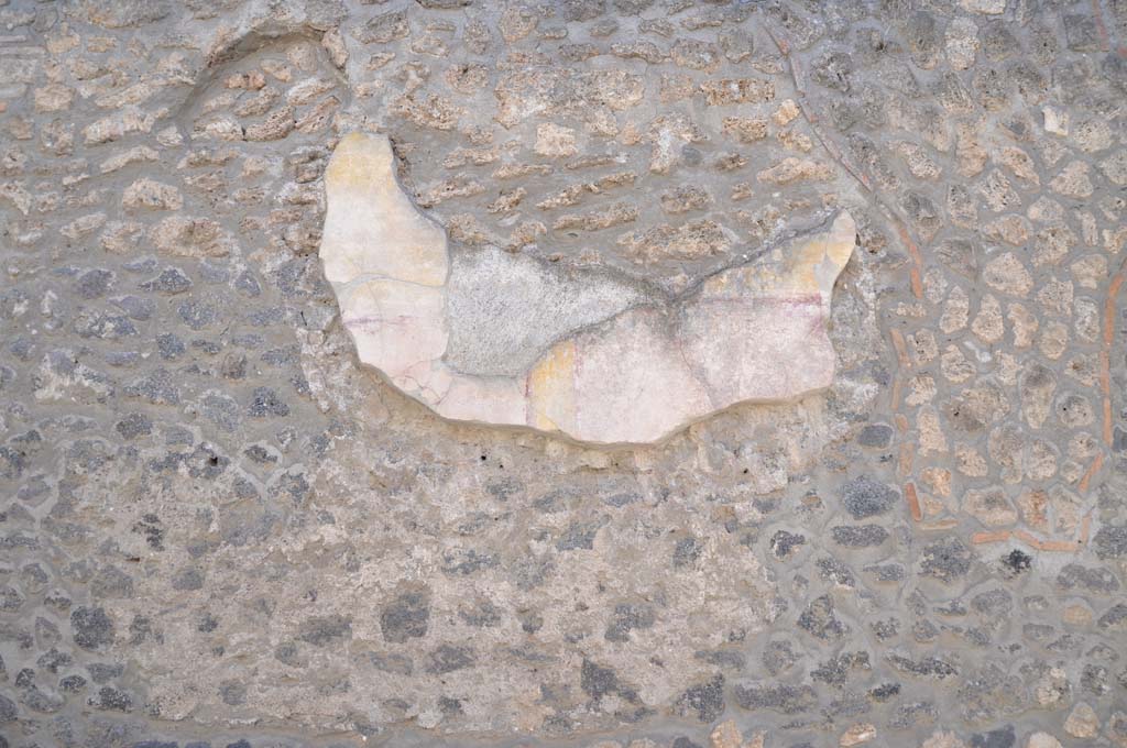 I.16.1a Pompeii. July 2017. West wall with remaining painted plaster.
Foto Annette Haug, ERC Grant 681269 DÉCOR.
