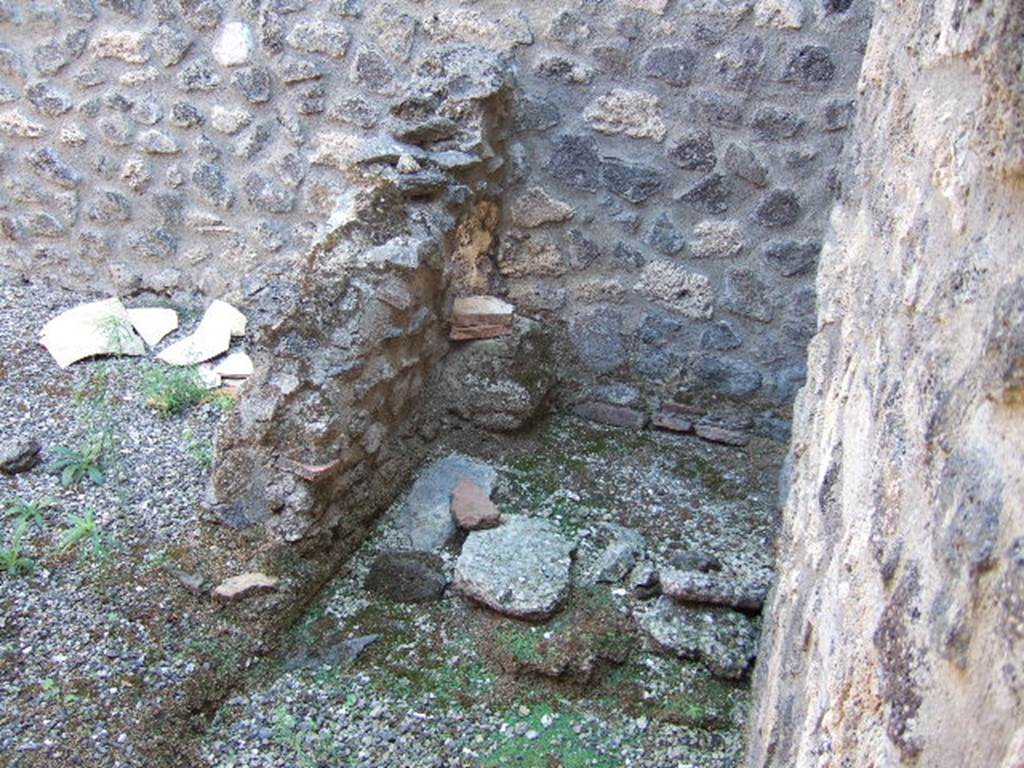 I.16.2 Pompeii.  December 2006.  Latrine.