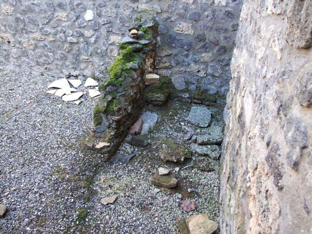 I.16.2 Pompeii. September 2005. Latrine.