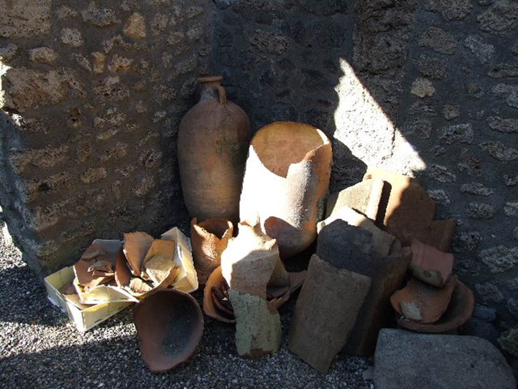 I.16.2 Pompeii. September 2005. Room on east side of peristyle.