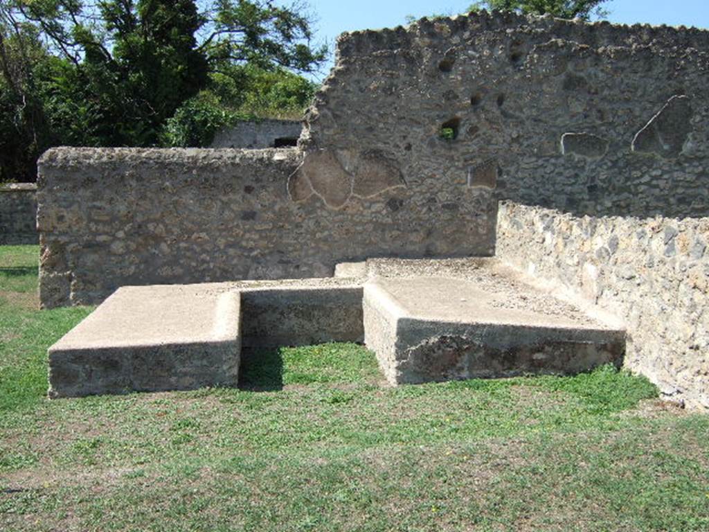 I.16.2 Casa delle colonne cilindriche.  Triclinium.