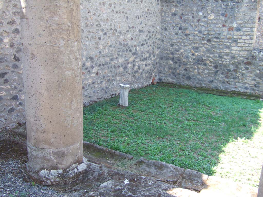 I.16.2 Pompeii. September 2005. South end of pseudoperistyle.