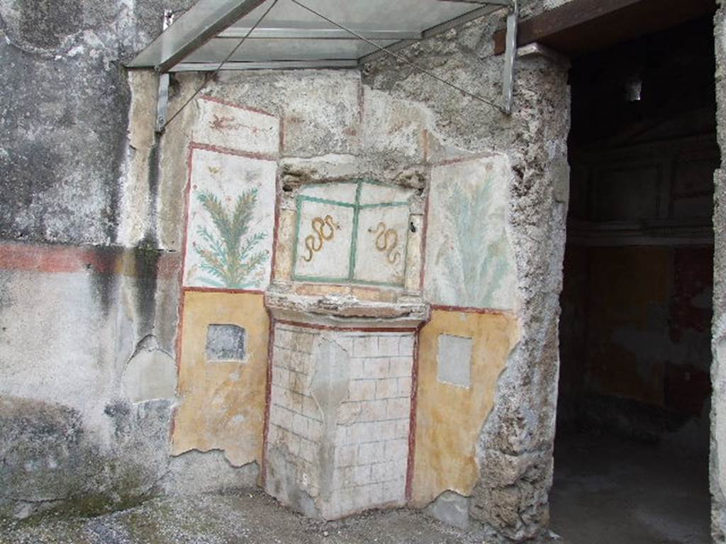 I.16.4 Pompeii. December 2006.Lararium and doorway to cubiculum in north-west corner of atrium. See Fröhlich, T., 1991. Lararien und Fassadenbilder in den Vesuvstädten. Mainz: von Zabern, L36 p. 264, taf. 29,2.