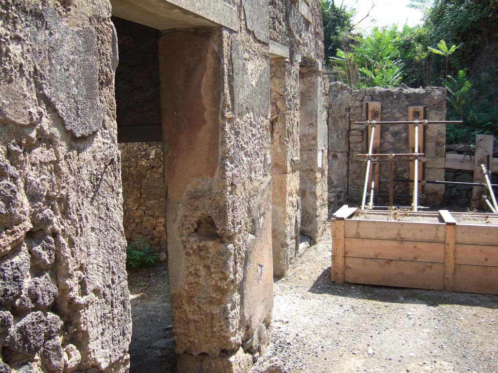 I.17.2 Pompeii. September 2005. East side of atrium.