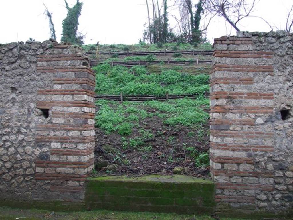 I.18.4 Pompeii. December 2007. Entrance doorway, looking south.