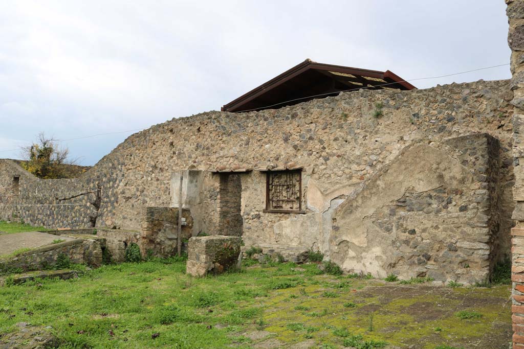 I.20.1 Pompeii. December 2018. Looking north-west across garden area towards triclinium. Photo courtesy of Aude Durand.