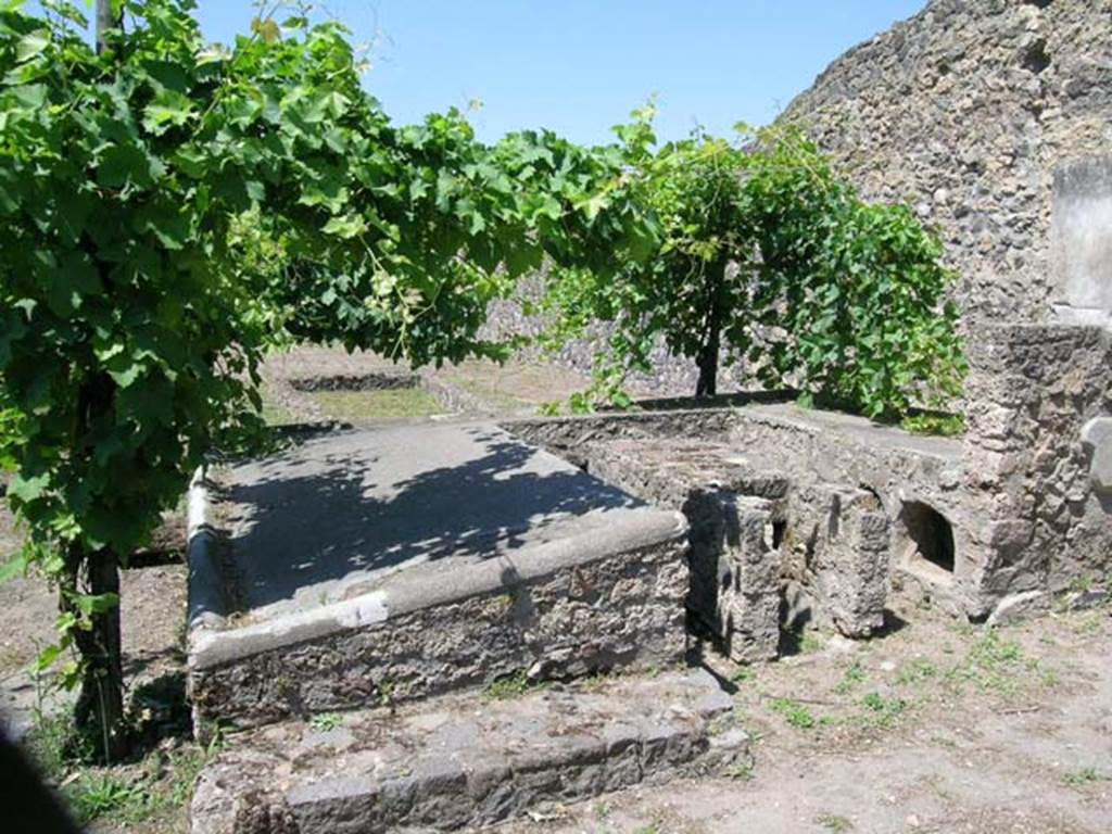 I.20.1 Pompeii. June 2005. Looking west across triclinium. Photo courtesy of Nicolas Monteix.