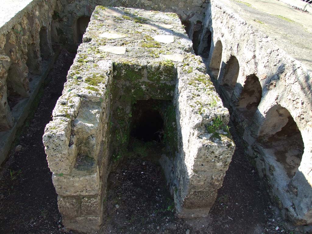 I.20.1 Pompeii. December 2006. Looking west across table in centre of triclinium.