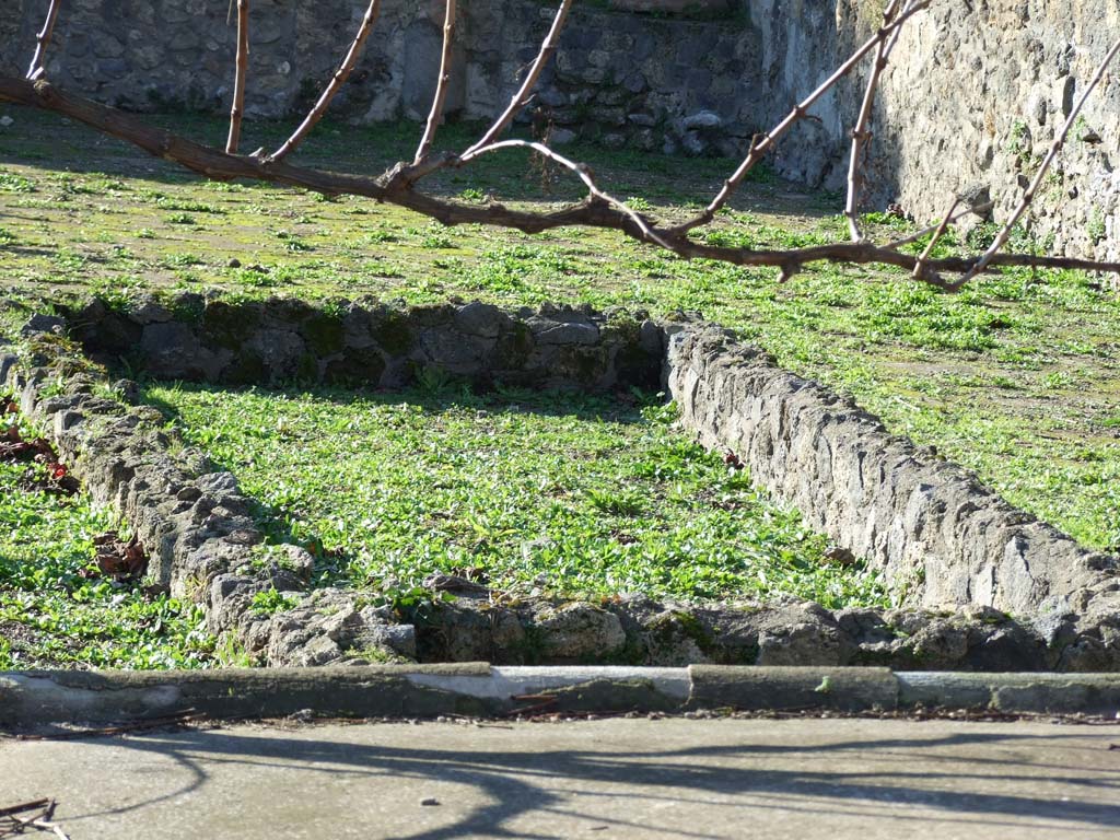 I.20.1 Pompeii. December 2006. Fishpond at rear of triclinium, looking west.