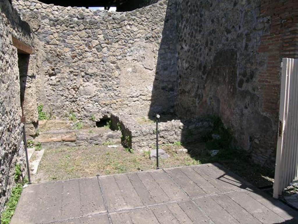 I.20.2 Pompeii. June 2005.Looking north in entrance room. Photo courtesy of Nicolas Monteix.