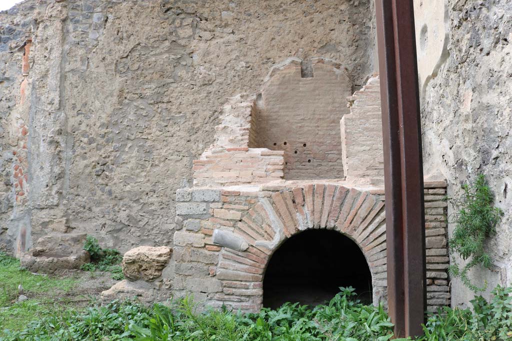 I.20.3 Pompeii. December 2018. Looking west to oven in north-west corner of rear room. Photo courtesy of Aude Durand.