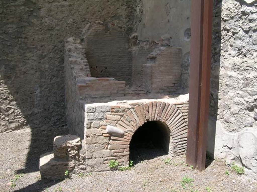 I.20.3 Pompeii. June 2005. Looking towards oven in north-west corner of rear room.
Photo courtesy of Nicolas Monteix.
