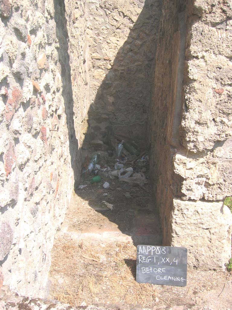 I.20.4 Pompeii. July 2008. Latrine. Photo courtesy of Barry Hobson.