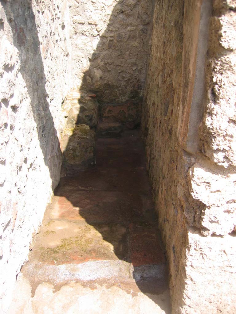 I.20.4 Pompeii. July 2008. Latrine, after cleaning. Photo courtesy of Barry Hobson.