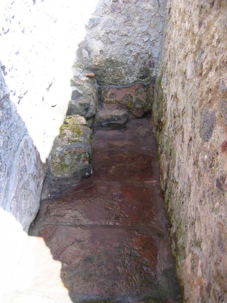 I.20.4 Pompeii. July 2008. Latrine, after cleaning. Photo courtesy of Barry Hobson.