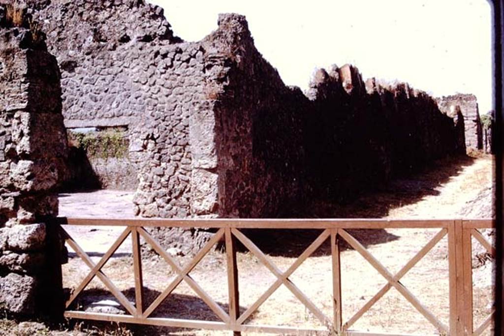 I.20.5 Pompeii. 1972. Entrance doorway and north-east corner of insula. Photo by Stanley A. Jashemski. 
Source: The Wilhelmina and Stanley A. Jashemski archive in the University of Maryland Library, Special Collections (See collection page) and made available under the Creative Commons Attribution-Non Commercial License v.4. See Licence and use details. J72f0154
