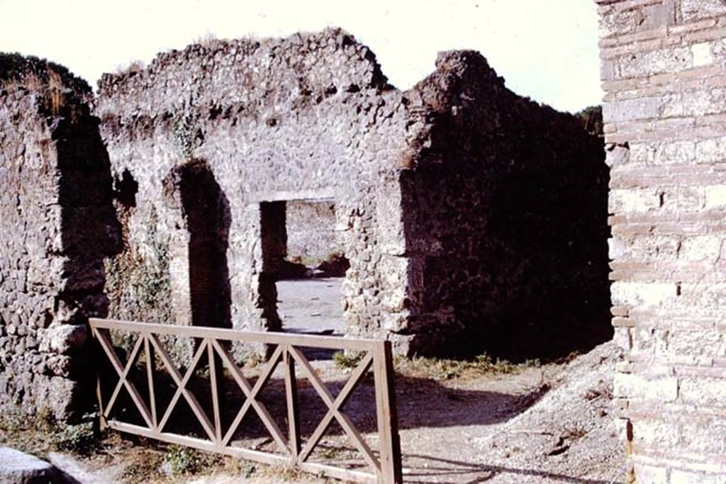 I.20.5 Pompeii, on left. 1972. Looking south-west towards entrance doorway, and roadway. Photo by Stanley A. Jashemski. 
Source: The Wilhelmina and Stanley A. Jashemski archive in the University of Maryland Library, Special Collections (See collection page) and made available under the Creative Commons Attribution-Non Commercial License v.4. See Licence and use details. J72f0547
