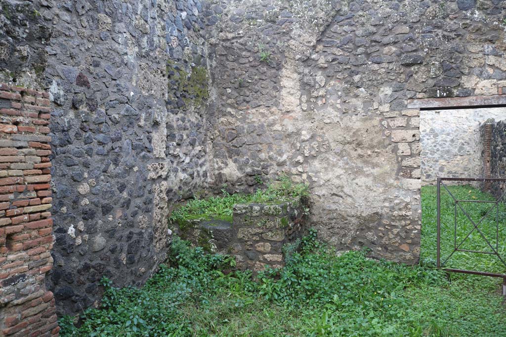 I.20.5 Pompeii. December 2018. Structure in south-east corner. Photo courtesy of Aude Durand.