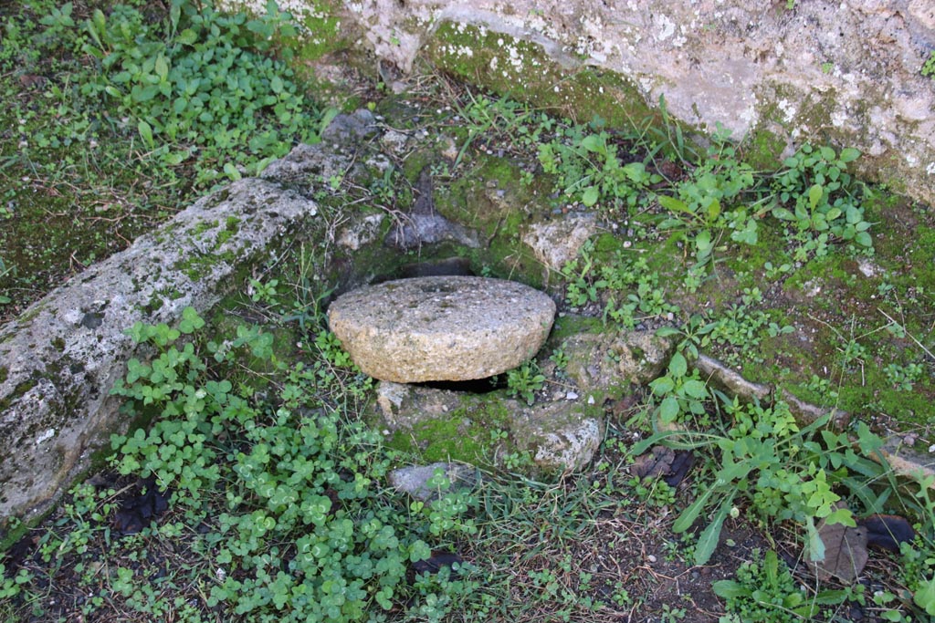 I.21.2 Pompeii. October 2022. Cistern-mouth. Photo courtesy of Klaus Heese.

