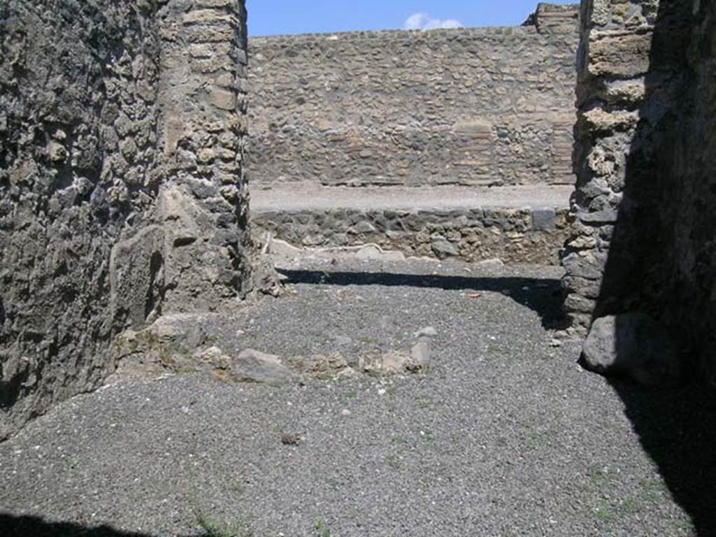 I.21.4 Pompeii. June 2005. Looking north towards entrance doorway, from interior. Photo courtesy of Nicolas Monteix.

 
