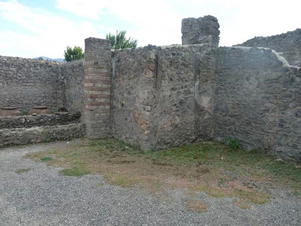 I.21.2 Pompeii. September 2015. South-west corner of atrium.