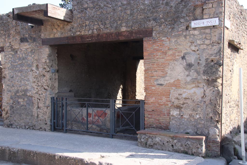 II.1.1 Pompeii. October 2023. Entrance doorway on south side of Via dell’Abbondanza. Photo courtesy of Klaus Heese.