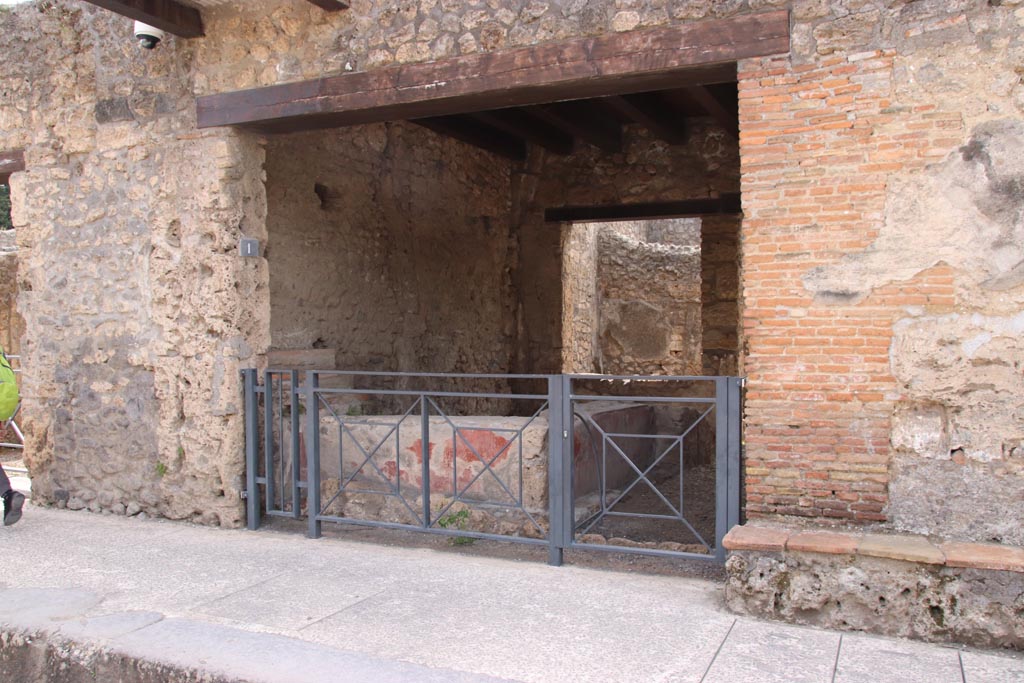 II.1.1 Pompeii. May 2024. Looking towards entrance doorway on south side of Via dell’Abbondanza. Photo courtesy of Klaus Heese.