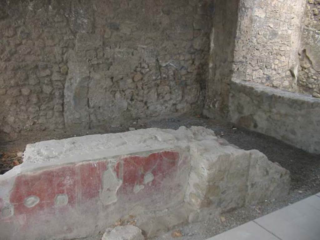 II.1.1 Pompeii. May 2003. Looking south-east across counter, with hearth on its southern end. Photo courtesy of Nicolas Monteix.
x.