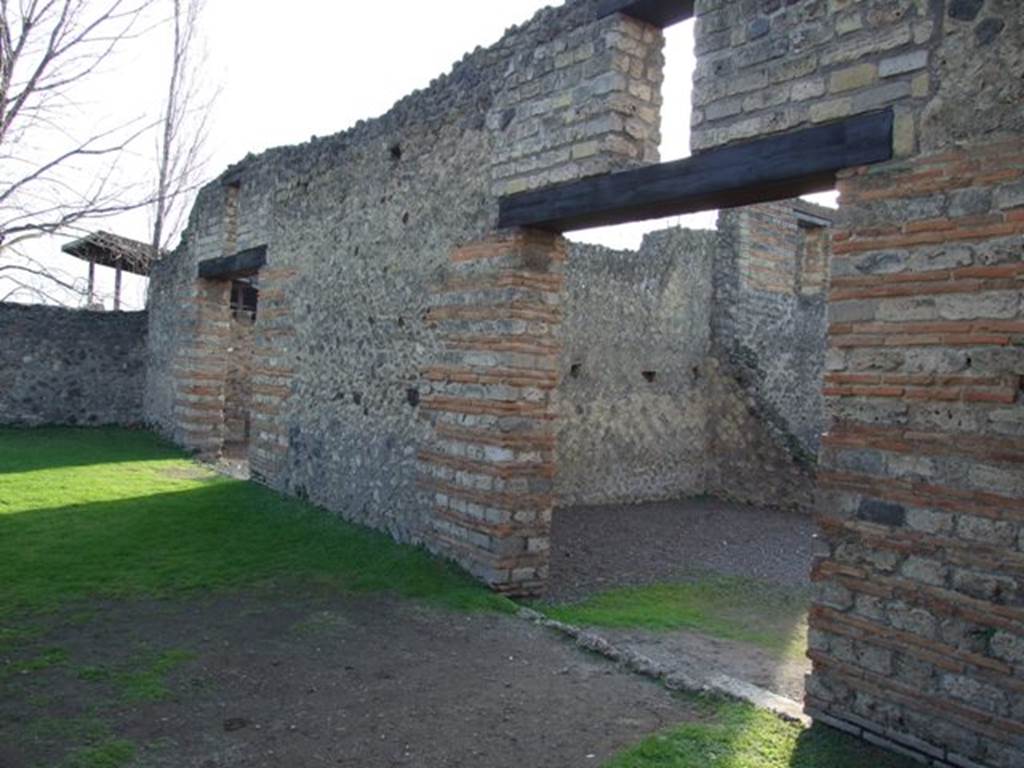 II.1.4 Pompeii.  December 2007.  Entrance to rear room on the right, from the garden at II.1.7 looking west.